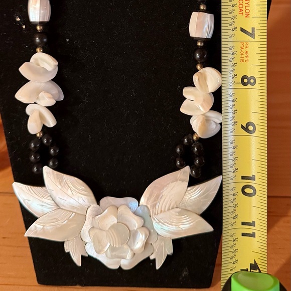 Vintage mother of pearl necklace - Picture 10 of 10